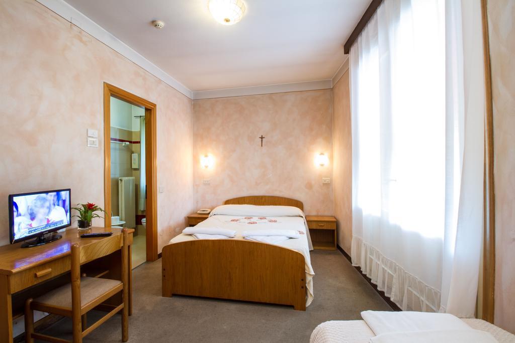 Albergo Ristorante Da Felice Loria Luaran gambar